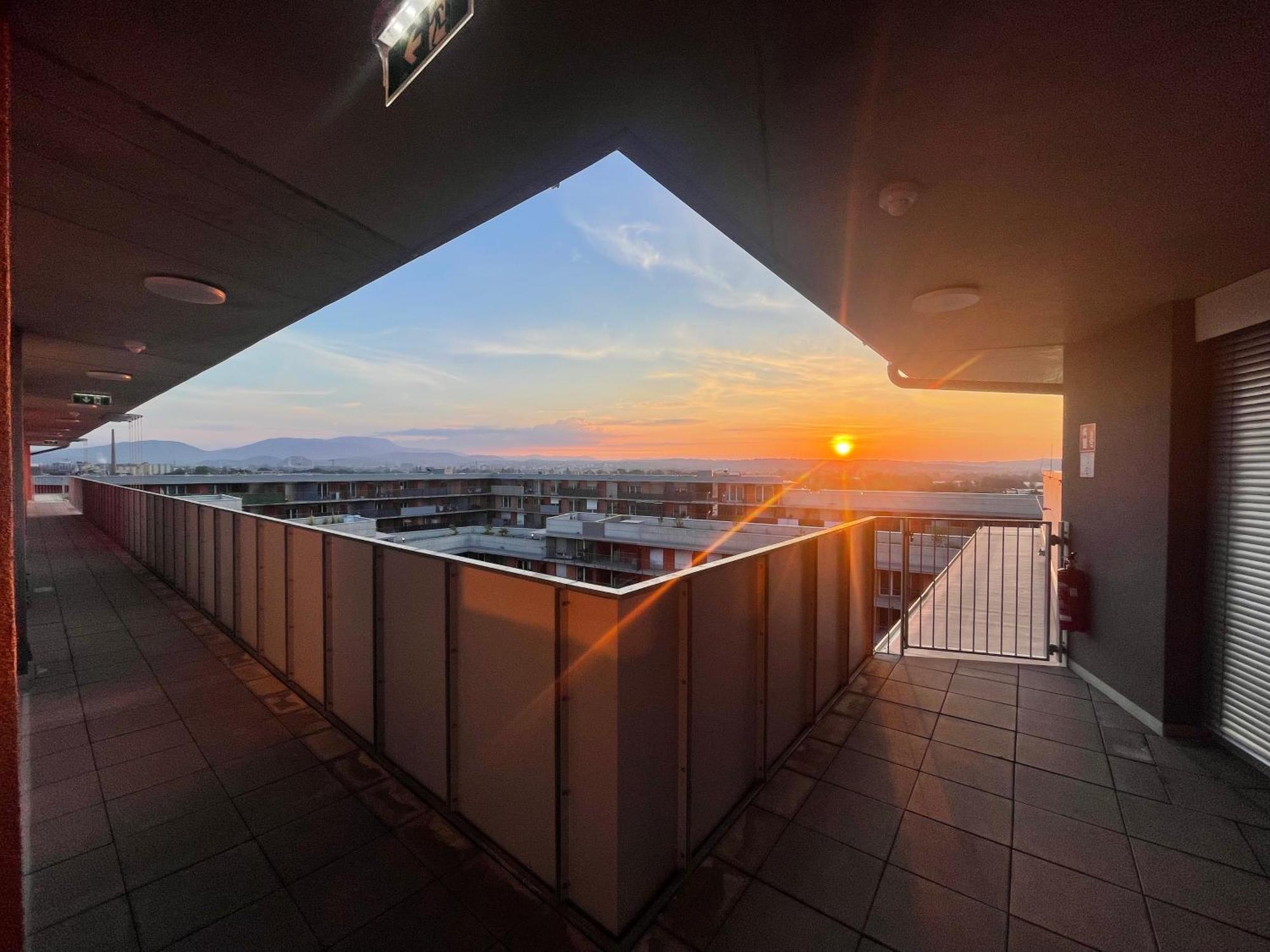100 Qm Penthouse, Self-Check-In, 2 Parkplaetze Graz Exterior foto