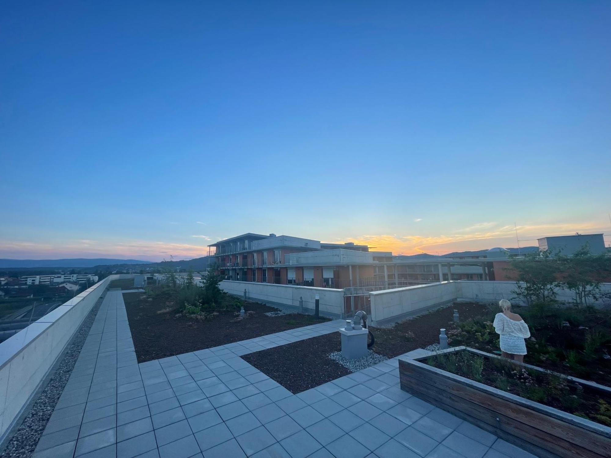 100 Qm Penthouse, Self-Check-In, 2 Parkplaetze Graz Exterior foto