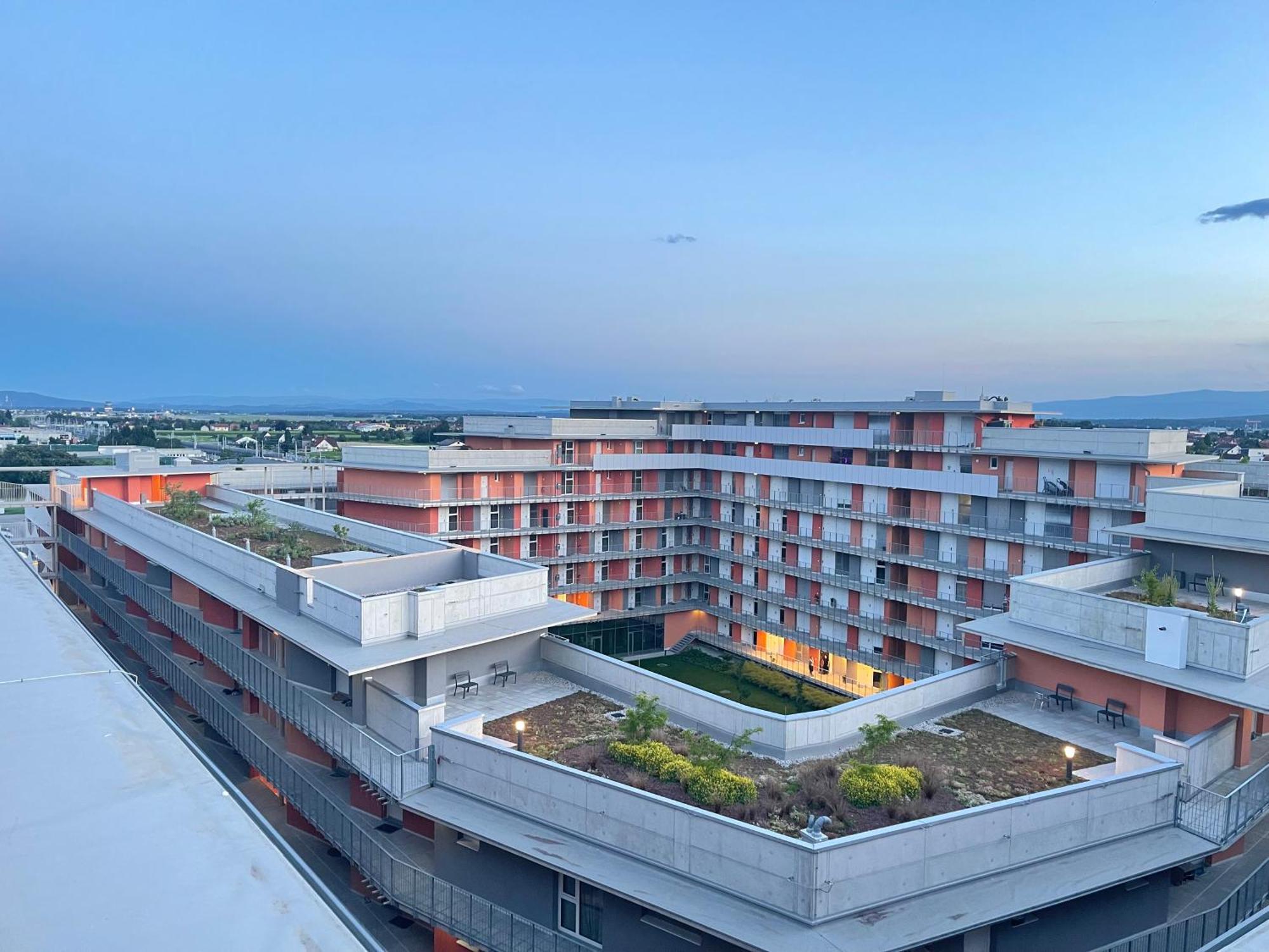 100 Qm Penthouse, Self-Check-In, 2 Parkplaetze Graz Exterior foto