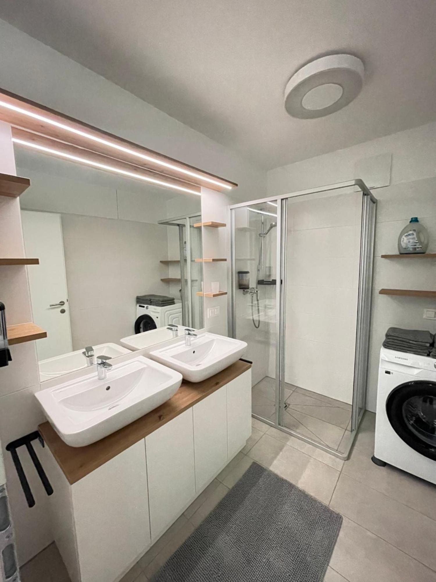 100 Qm Penthouse, Self-Check-In, 2 Parkplaetze Graz Exterior foto